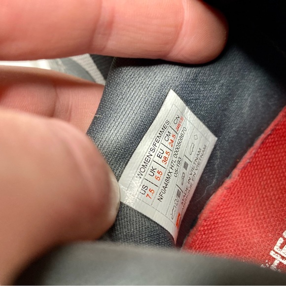 North Face Sneakers - Women’s 7.5 - Damage - Picture 2 of 12